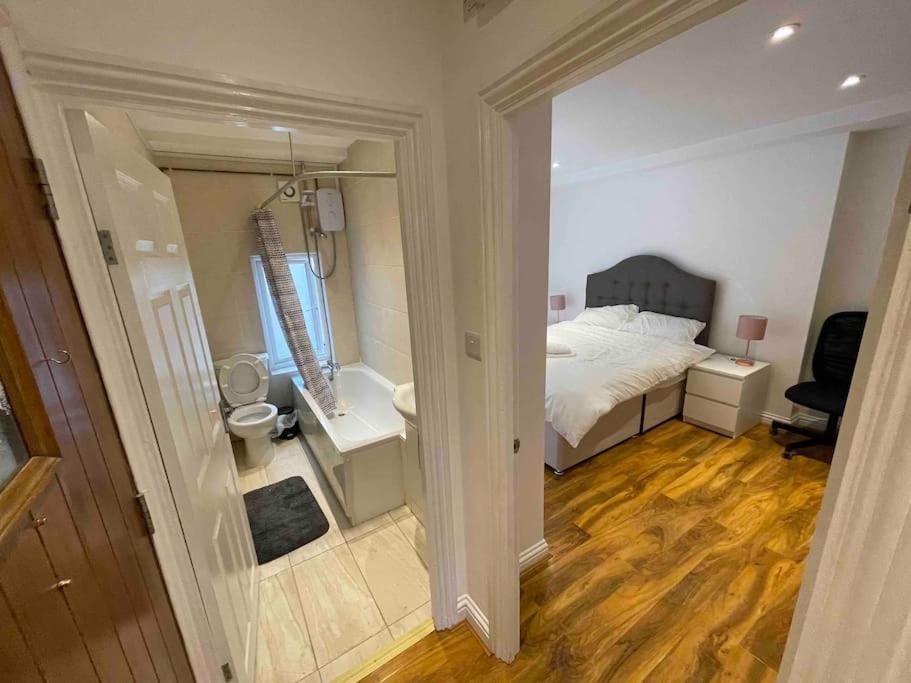 Comfortable 1 Bedroom And Double Sofa Bed Flat Londres Exterior foto