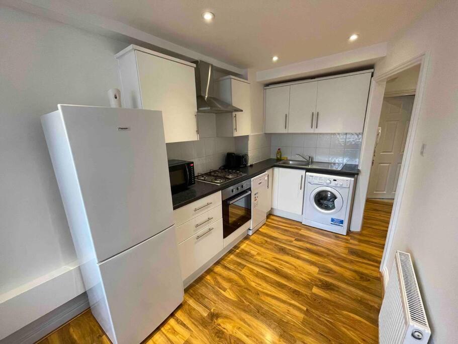 Comfortable 1 Bedroom And Double Sofa Bed Flat Londres Exterior foto