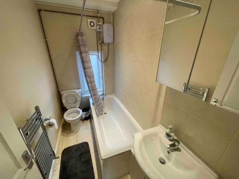 Comfortable 1 Bedroom And Double Sofa Bed Flat Londres Exterior foto