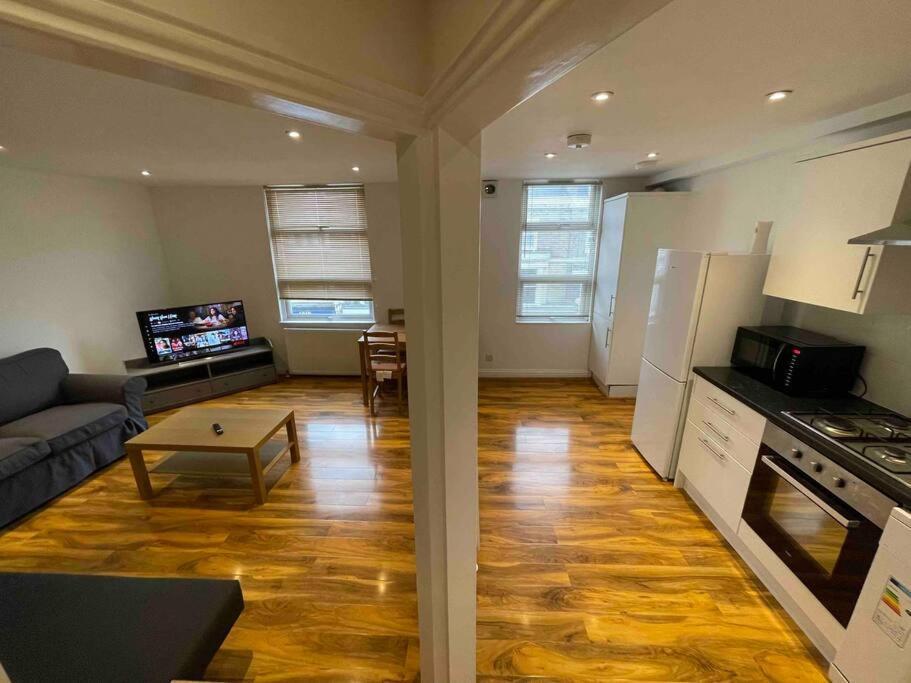 Comfortable 1 Bedroom And Double Sofa Bed Flat Londres Exterior foto