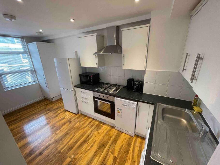 Comfortable 1 Bedroom And Double Sofa Bed Flat Londres Exterior foto
